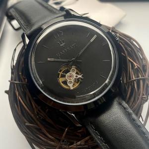 星晴錶業 MASERATI瑪莎拉蒂手錶編號:R8821133001 黑色錶盤黑錶殼自動機械機芯簡約,鏤空,中三針顯示 歷史悠久的品牌，品質真的很讚👍️👍️👍️
