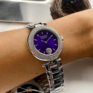 星晴錶業 VERSUSVERSACE凡賽斯手錶編號:VV00366 紫藍錶盤銀錶殼石英機芯簡約,中二針顯示 拿這個送給情人再合適不過了💌💗